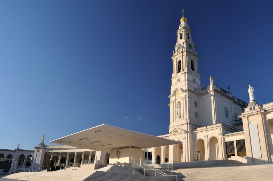 The 3 Secrets of Fátima and What to Visit There – A Spiritual Journey Through Portugal’s Most Sacred Destination