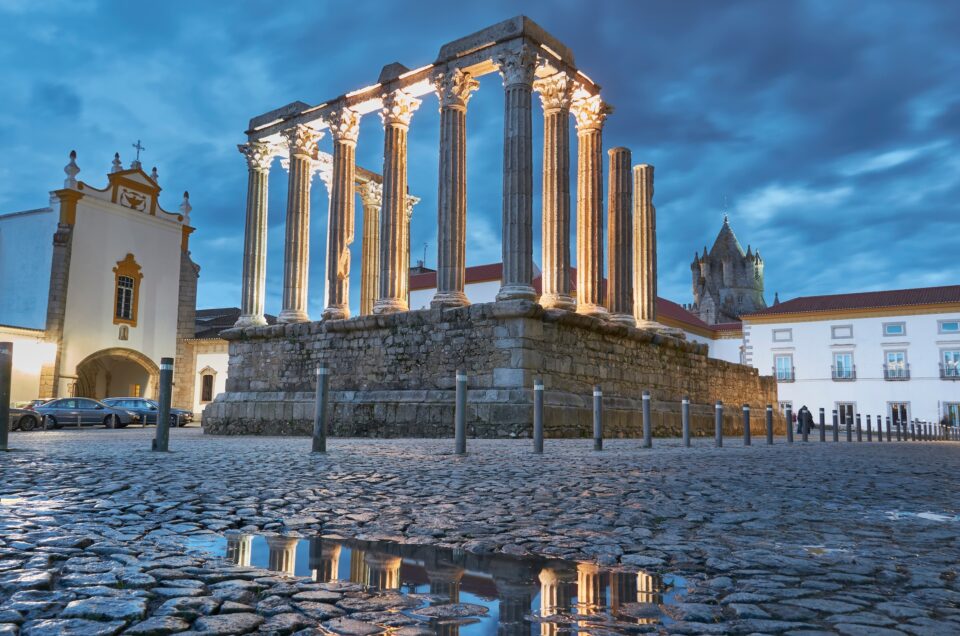 5 Must-See Things in Evora – The Timeless City of Alentejo