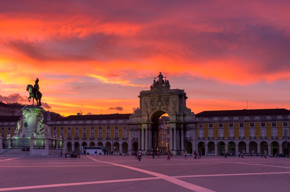 2-Day Lisbon Itinerary: Monuments, Miradouros & Cultural Magic