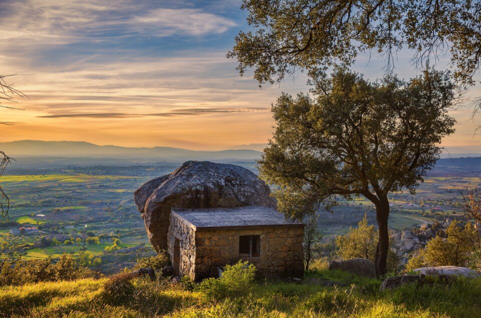 Monsanto – Portugal’s Stone Village (and a Game of Thrones Star)