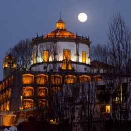 Evening/Night Tour of Porto + Port Wine Tasting + Fado Music Show + Dinner